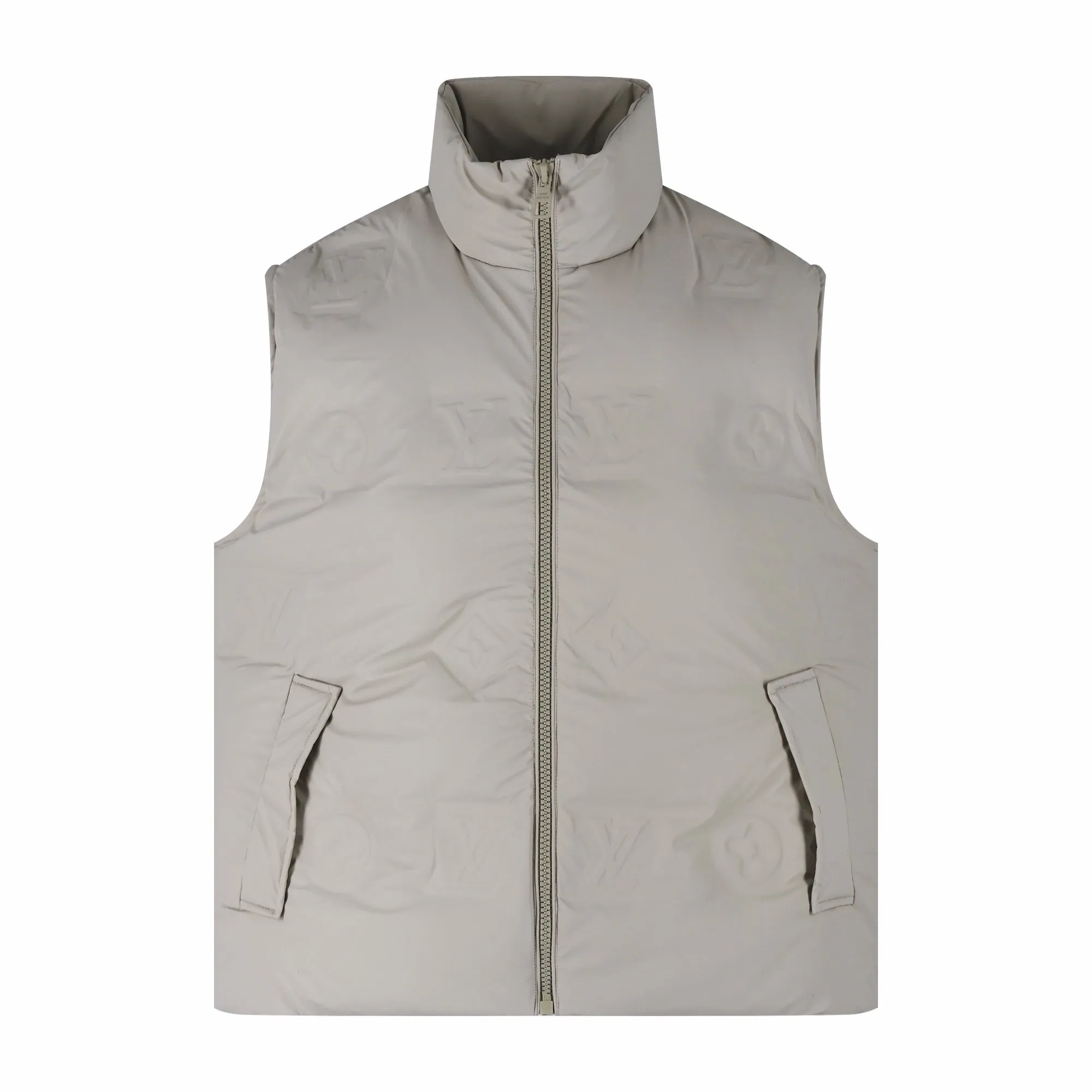 🅿️1100 1v Technical Leather Embossed Embossed Down Vest (Apricot) This waist jacket is a technical leather full-width embossed Monogram pattern. The outer fabric is made of 100% nylon with a black technical leather coating, and the other lining is 84% ​​polyester fiber + 16% nylon blended fabric. The national standard 480g 90% goose down filling has good fluffiness and no sense of oppression when worn on the body. The slim fit makes you slim and avoids bloat. The design concept is very outstanding. It comes from vacuum filling technology, which increases the air barrier and maintains the original softness, elasticity and feel of down. It has an anti-drilling design, three layers of anti-drilling fabrics, four layers of locking velvet technology, and an embossed process on the face. Stand collar and elastic cuffs enhance comfort. Molded hardware zipper pullers, molded engraved eyelets at the hem tightening area, adjustable elastic drawstrings, exclusive heavy-duty style. Size:50-52-54-56